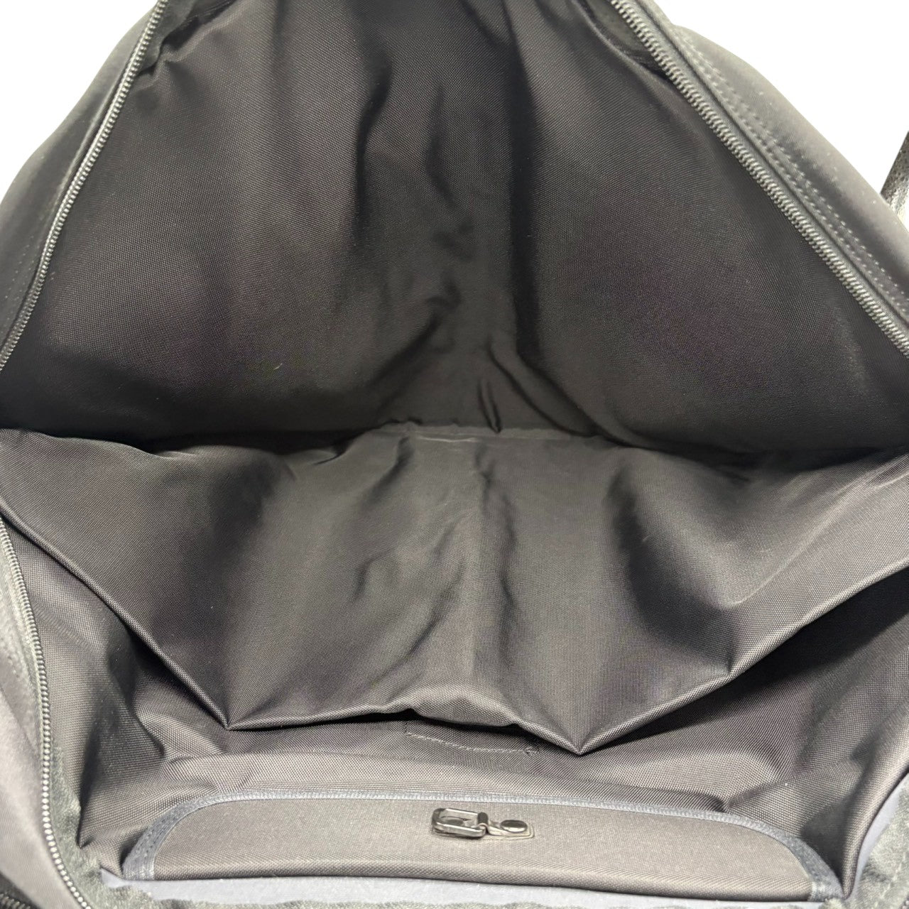 ポーター PORTER 吉田カバン ガーメントバッグ 2WAY ナイロン ブラック 黒 ショルダー 斜め掛け可 スーツ 収納 出張 冠婚葬祭 ビジネス トラベル 旅行 大容量 軽量 メンズ レディース ユニセックス 日本製 美品 クラシック エレガント 鞄 カバン 状態良好 丈夫 定番 0108JB032 X