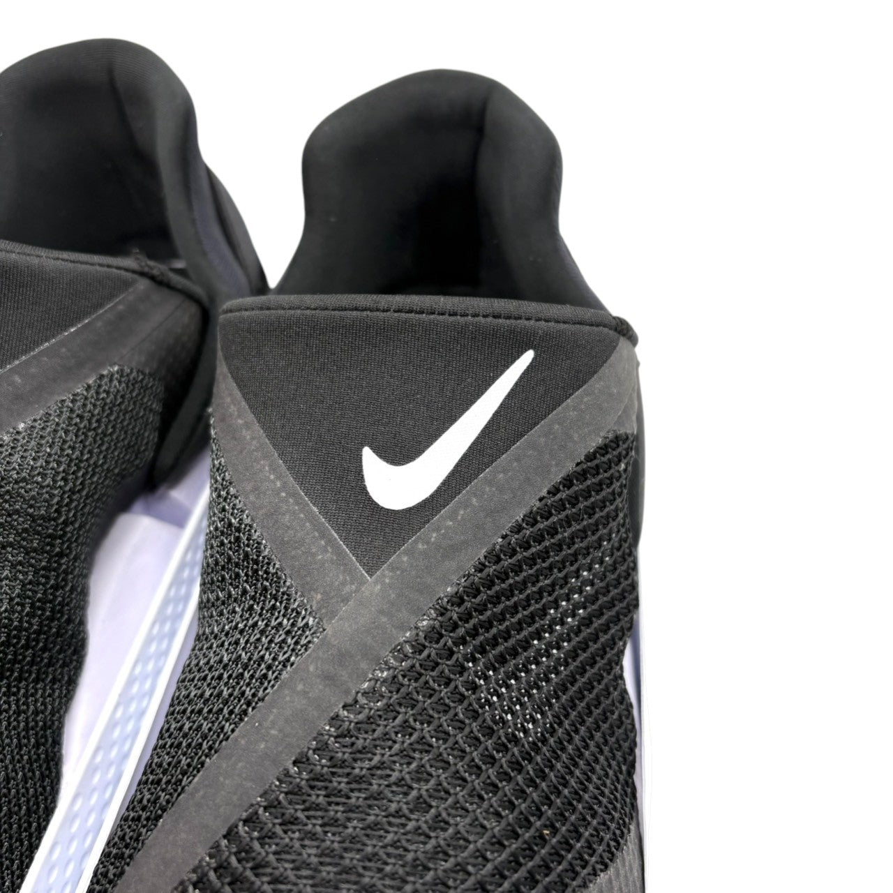 ナイキ NIKE ゴーフライイーズ スニーカー ブラック ホワイト 黒 白 26cm ハンズフリー 着脱容易 楽々 スリッポン 画期的 デザイン 箱付 タグ付 美品 状態良好 メンズ レディース ユニセックス 希少 人気 定番 モデル ウォーキング s19