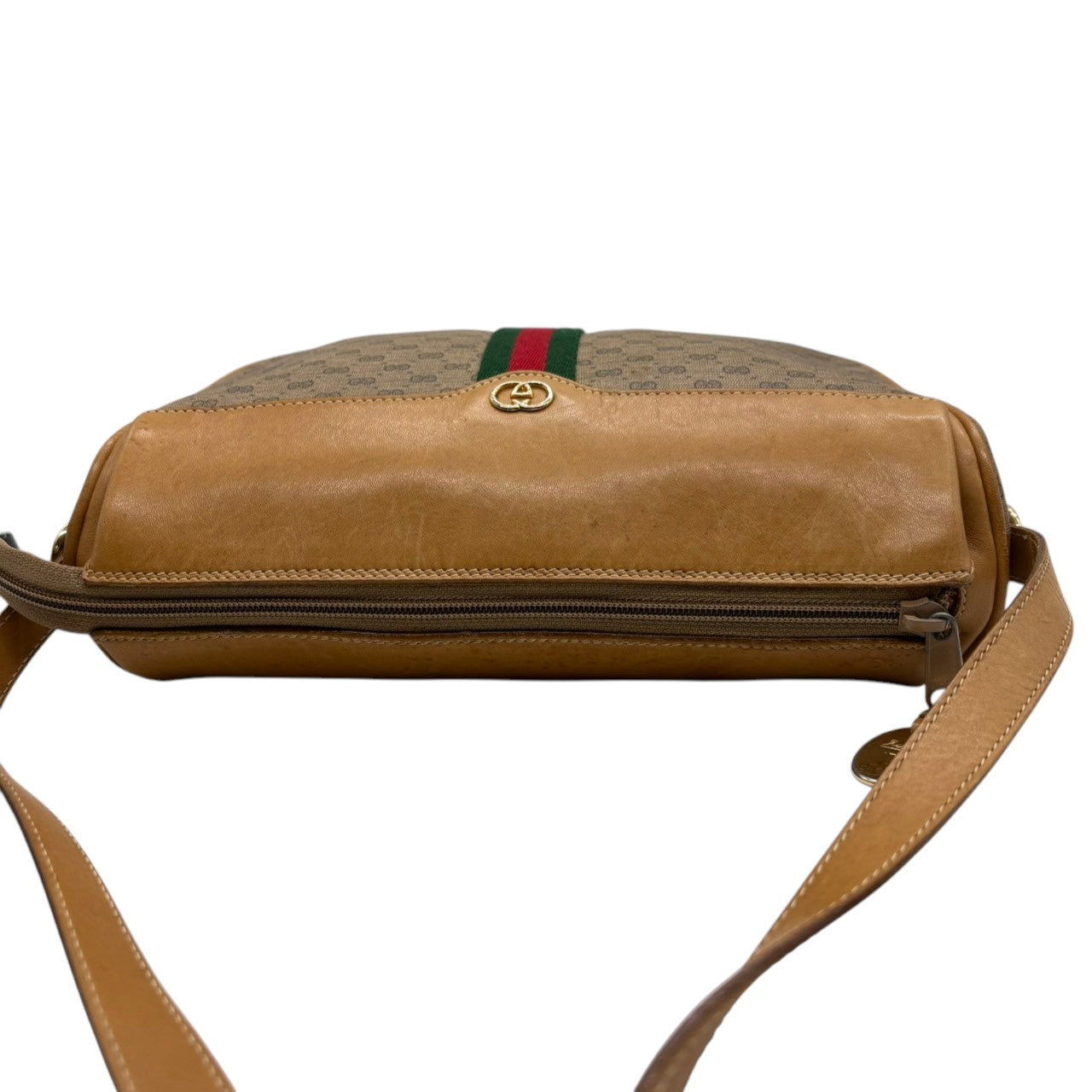 グッチ GUCCI オールドグッチ ショルダーバッグ クロスボディ 斜め掛け可 マイクロGG シェリーライン PVC レザー ブラウン 茶 ゴールド金具 ヴィンテージ ビンテージ クラシック エレガント 希少 レア カバン 鞄 レディース お出かけ Q