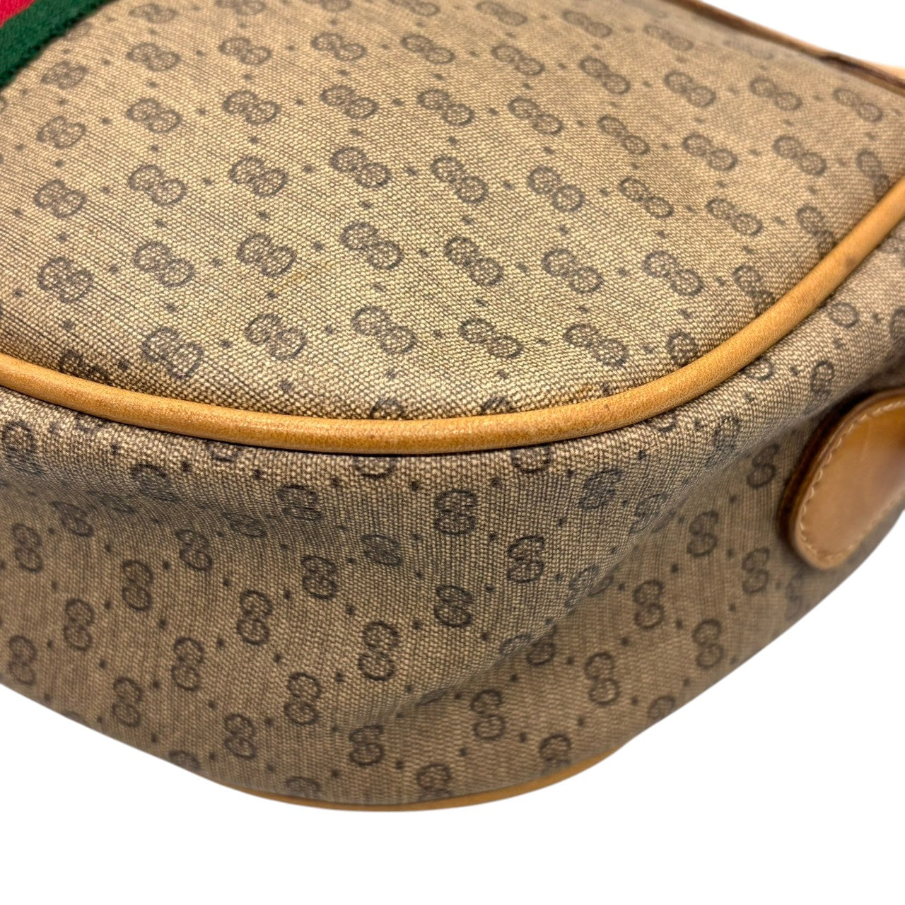 グッチ GUCCI オールドグッチ ショルダーバッグ クロスボディ 斜め掛け可 マイクロGG シェリーライン PVC レザー ブラウン 茶 ゴールド金具 ヴィンテージ ビンテージ クラシック エレガント 希少 レア カバン 鞄 レディース お出かけ Q