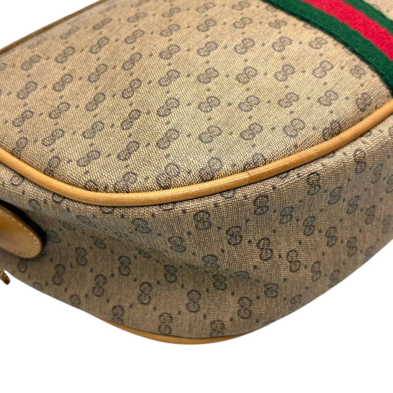 グッチ GUCCI オールドグッチ ショルダーバッグ クロスボディ 斜め掛け可 マイクロGG シェリーライン PVC レザー ブラウン 茶 ゴールド金具 ヴィンテージ ビンテージ クラシック エレガント 希少 レア カバン 鞄 レディース お出かけ Q