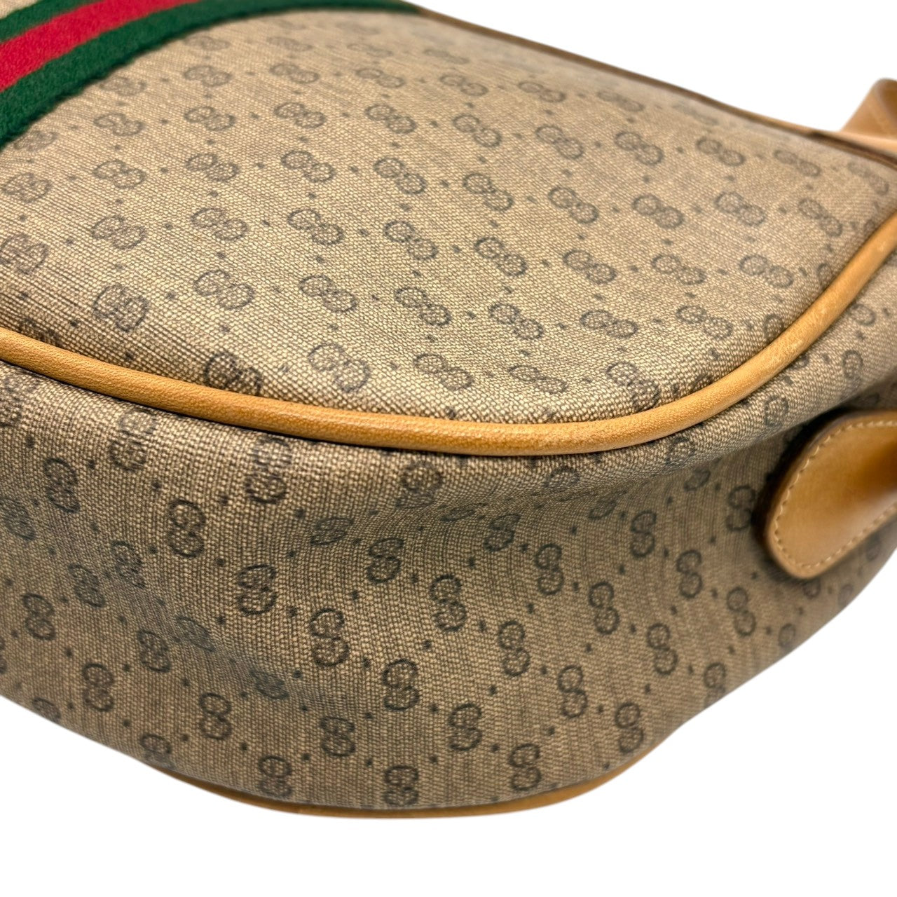 グッチ GUCCI オールドグッチ ショルダーバッグ クロスボディ 斜め掛け可 マイクロGG シェリーライン PVC レザー ブラウン 茶 ゴールド金具 ヴィンテージ ビンテージ クラシック エレガント 希少 レア カバン 鞄 レディース お出かけ Q