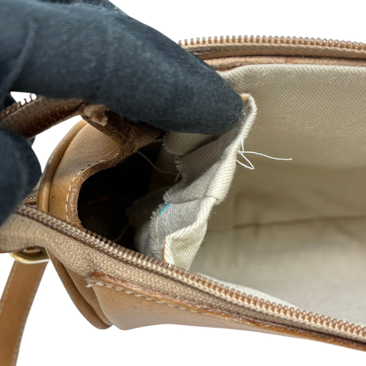 グッチ GUCCI オールドグッチ ショルダーバッグ クロスボディ 斜め掛け可 マイクロGG シェリーライン PVC レザー ブラウン 茶 ゴールド金具 ヴィンテージ ビンテージ クラシック エレガント 希少 レア カバン 鞄 レディース お出かけ Q
