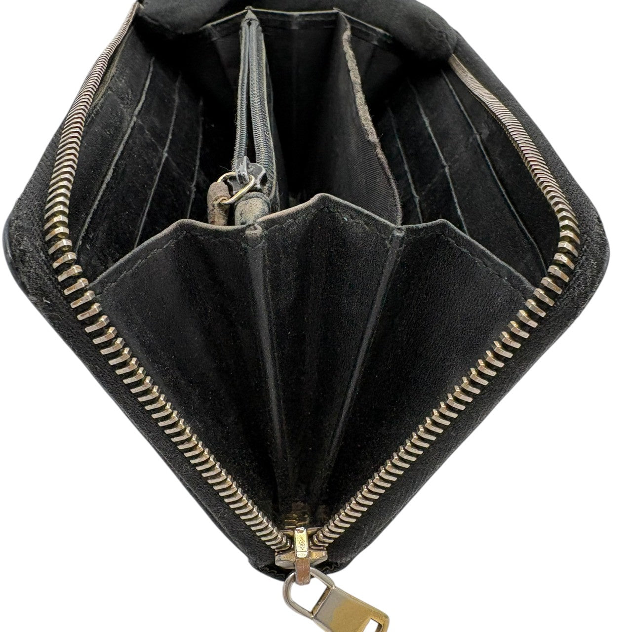 イヴサンローラン Yves Saint Laurent YSL 長財布 ラウンドジップ パテントレザー エナメル ブラック 黒 ゴールド金具 ビッグロゴ デカロゴ クラシック エレガント ヴィンテージ 希少 レア ウォレット レディース お出かけ w2