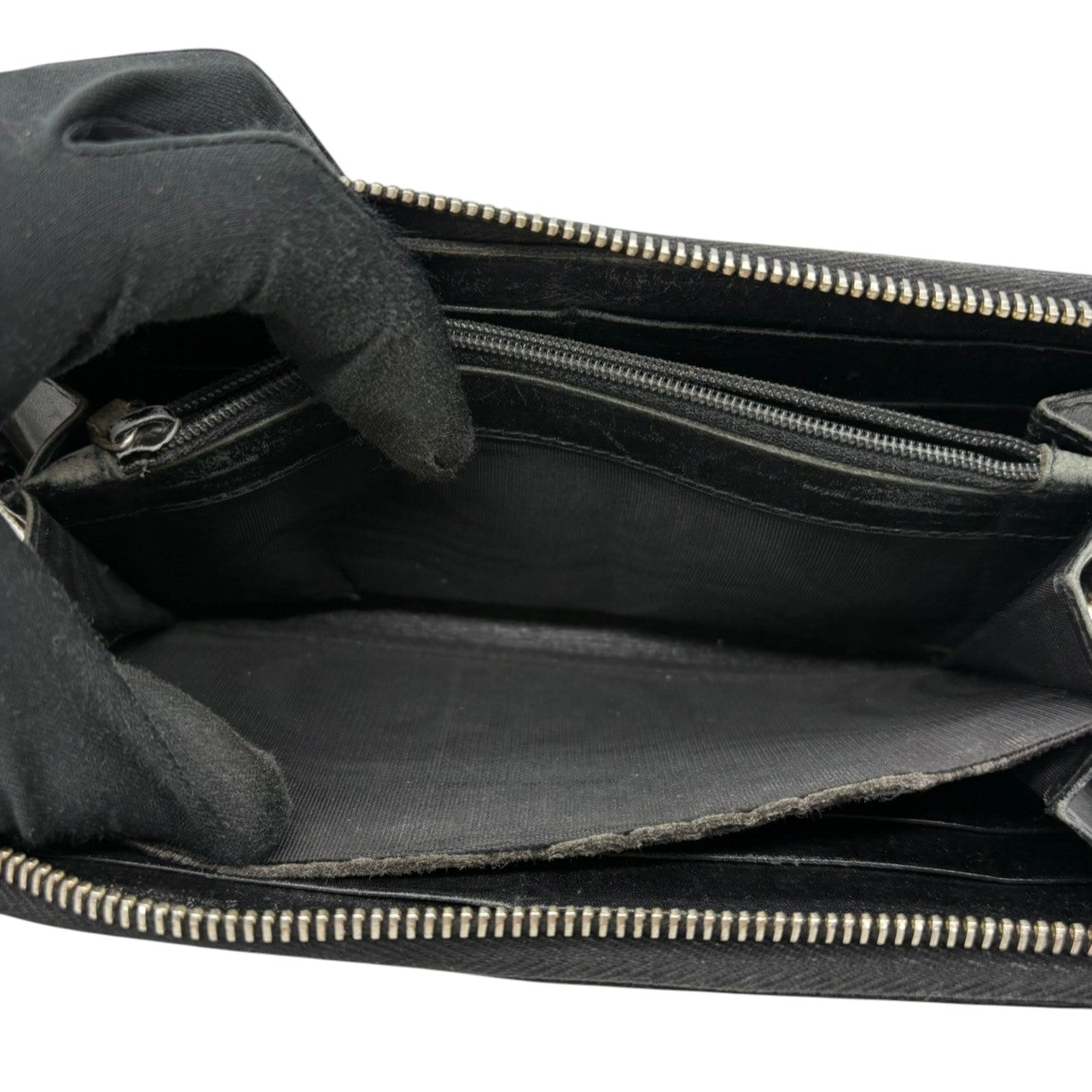 イヴサンローラン Yves Saint Laurent YSL 長財布 ラウンドジップ パテントレザー エナメル ブラック 黒 ゴールド金具 ビッグロゴ デカロゴ クラシック エレガント ヴィンテージ 希少 レア ウォレット レディース お出かけ w2