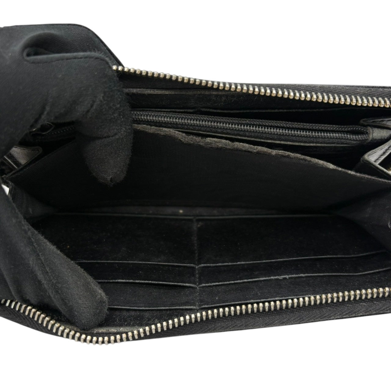 イヴサンローラン Yves Saint Laurent YSL 長財布 ラウンドジップ パテントレザー エナメル ブラック 黒 ゴールド金具 ビッグロゴ デカロゴ クラシック エレガント ヴィンテージ 希少 レア ウォレット レディース お出かけ w2
