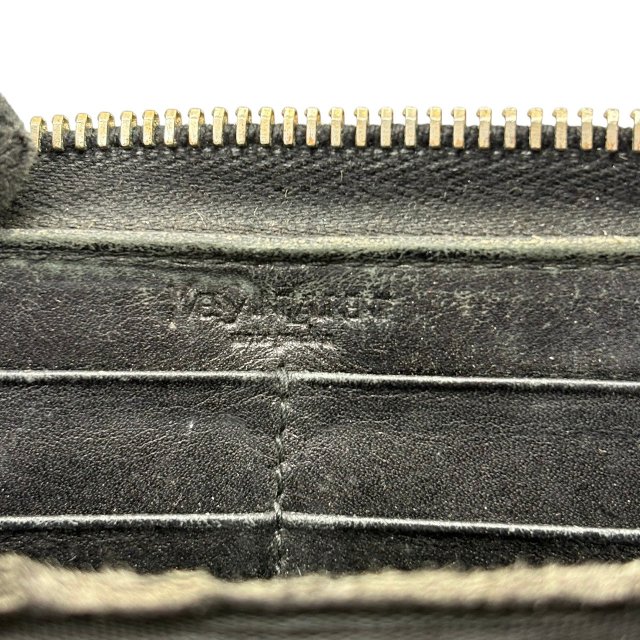 イヴサンローラン Yves Saint Laurent YSL 長財布 ラウンドジップ パテントレザー エナメル ブラック 黒 ゴールド金具 ビッグロゴ デカロゴ クラシック エレガント ヴィンテージ 希少 レア ウォレット レディース お出かけ w2