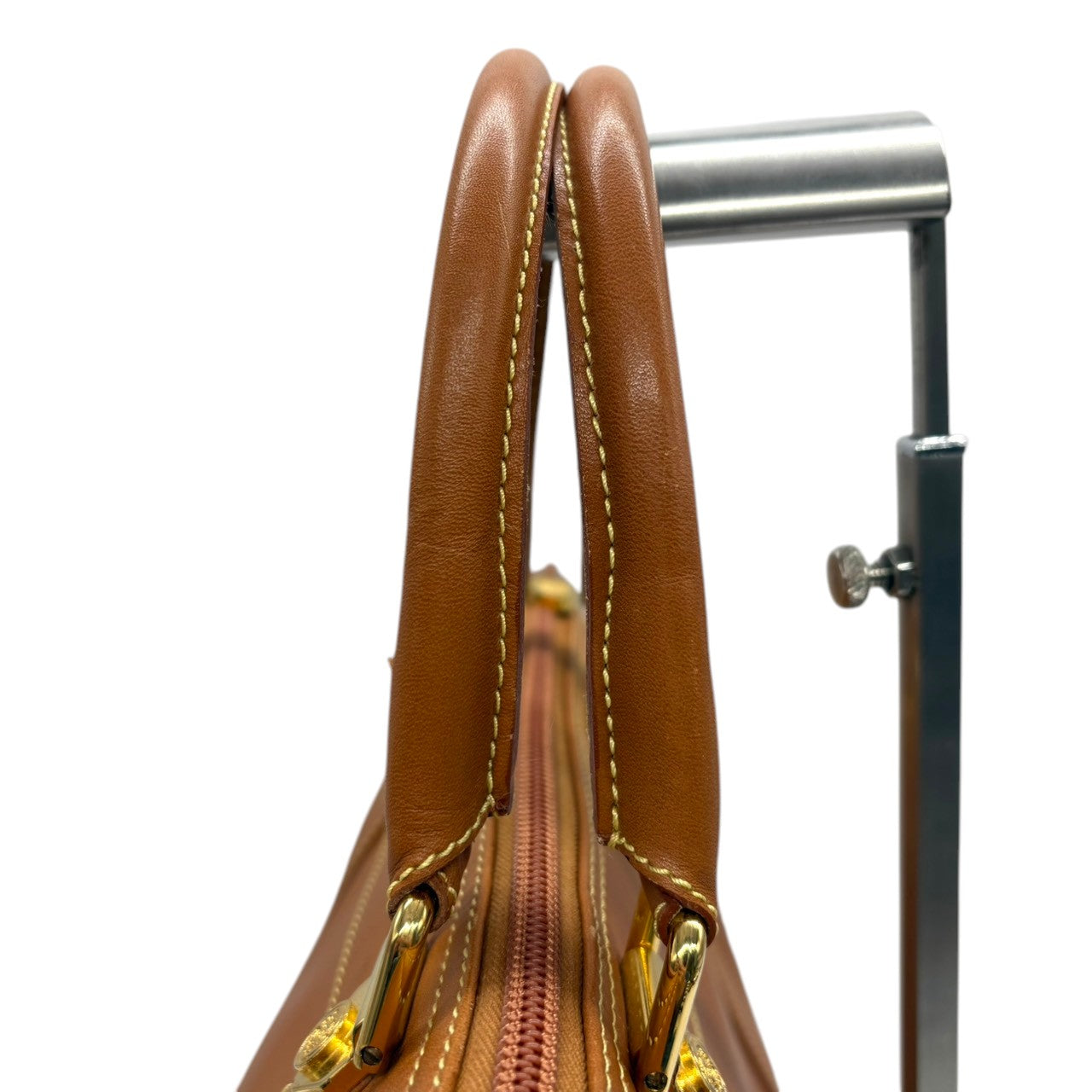 ロエベ LOEWE ハンドバッグ トートバッグ レザー 本革 ブラウン 茶色 キャメル アナグラム 型押し ロゴ ゴールド金具 ヴィンテージ ビンテージ クラシック エレガント 鞄 カバン 手提げ レディース 上品 高級 お出かけ 普段使い 通勤 通学 i