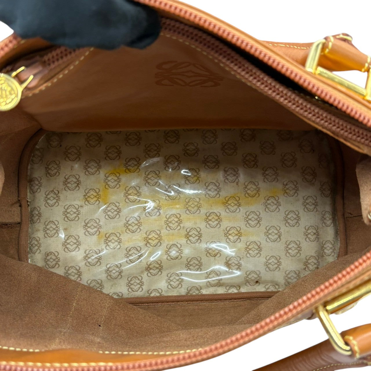 ロエベ LOEWE ハンドバッグ トートバッグ レザー 本革 ブラウン 茶色 キャメル アナグラム 型押し ロゴ ゴールド金具 ヴィンテージ ビンテージ クラシック エレガント 鞄 カバン 手提げ レディース 上品 高級 お出かけ 普段使い 通勤 通学 i