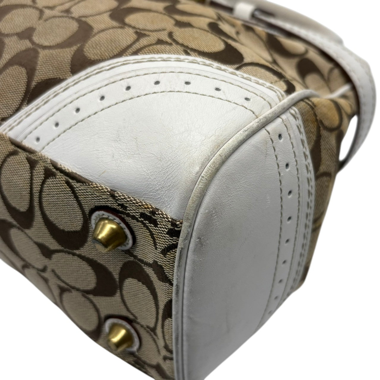 コーチ COACH ハンドバッグ トートバッグ シグネチャー キャンバス レザー 本革 ベージュ ホワイト 白 ゴールド金具 ワンショルダー 自立可 タッセル クラシック エレガント ヴィンテージ ビンテージ 鞄 カバン レディース 10508 s23