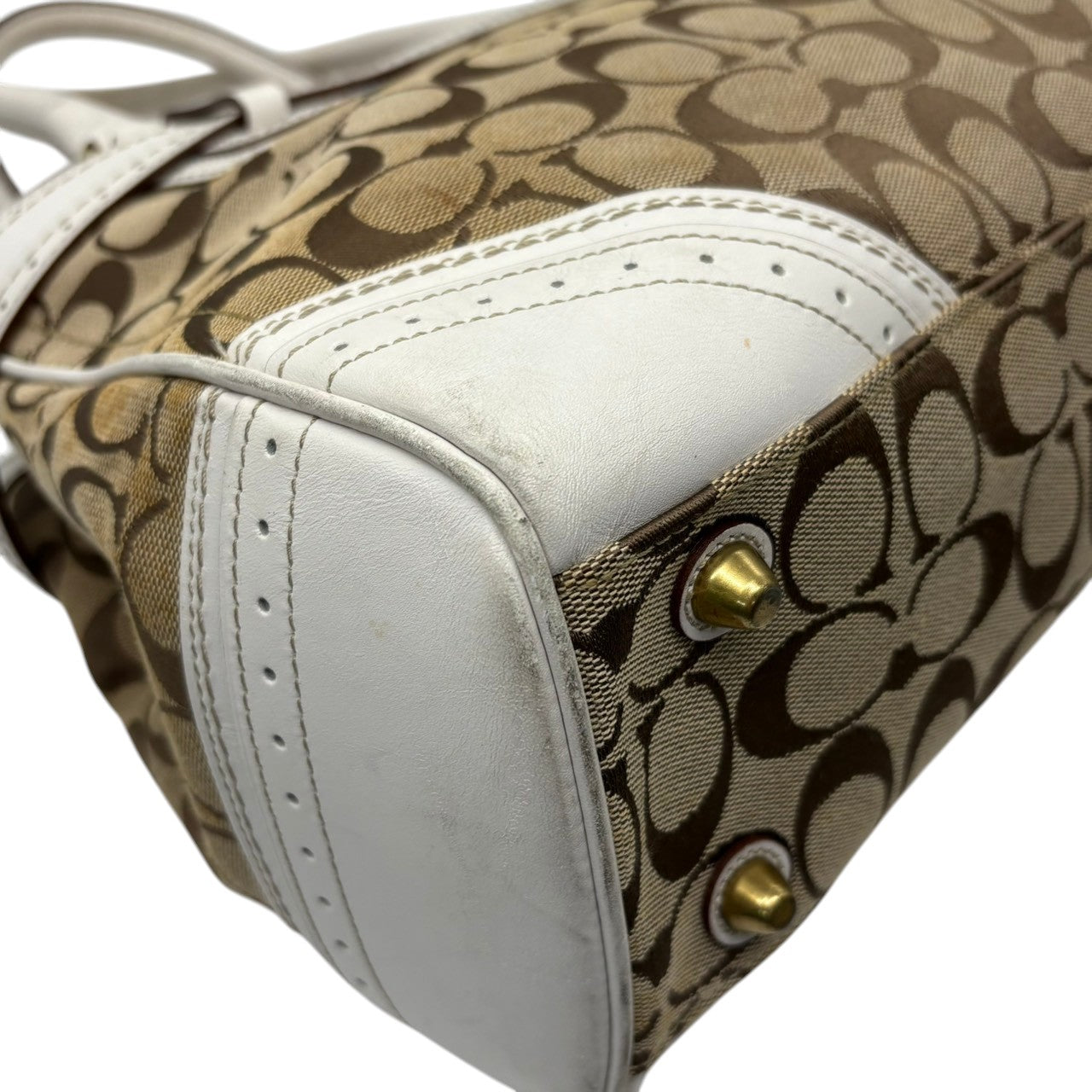 コーチ COACH ハンドバッグ トートバッグ シグネチャー キャンバス レザー 本革 ベージュ ホワイト 白 ゴールド金具 ワンショルダー 自立可 タッセル クラシック エレガント ヴィンテージ ビンテージ 鞄 カバン レディース 10508 s23