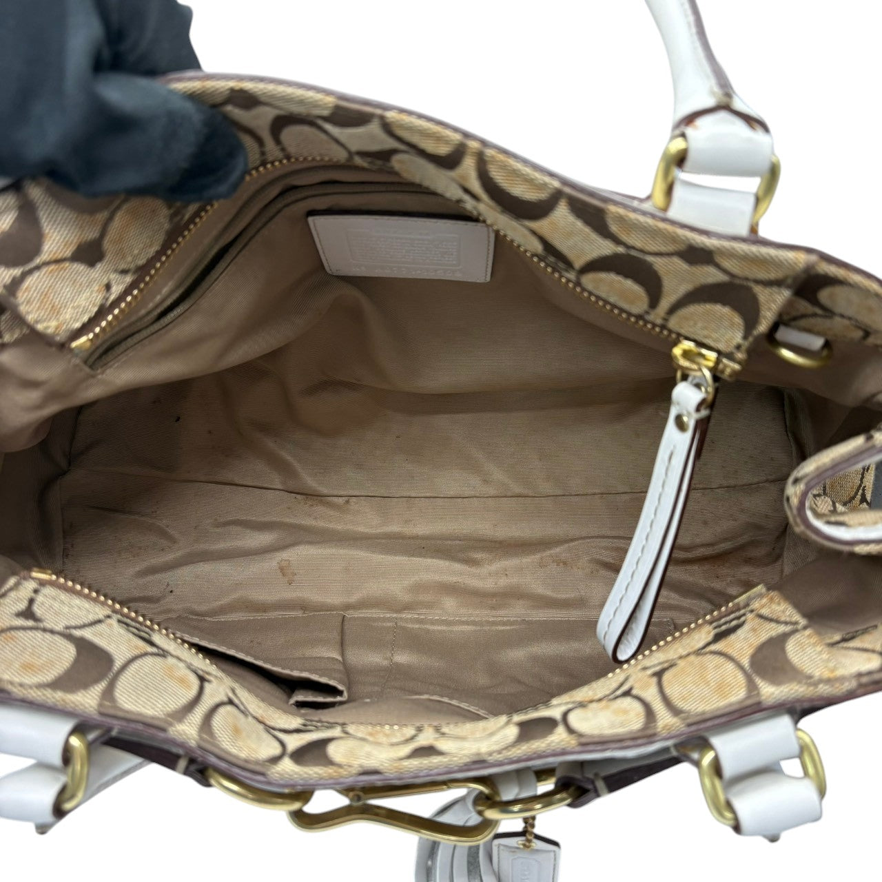 コーチ COACH ハンドバッグ トートバッグ シグネチャー キャンバス レザー 本革 ベージュ ホワイト 白 ゴールド金具 ワンショルダー 自立可 タッセル クラシック エレガント ヴィンテージ ビンテージ 鞄 カバン レディース 10508 s23