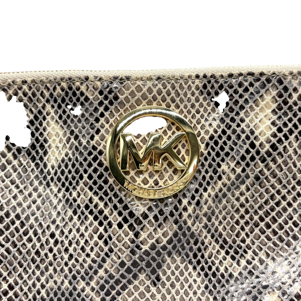 マイケルコース MICHAEL KORS ポーチ クラッチバッグ セカンドバッグ 小物入れ パイソン柄 型押し レザー 本革 ゴールド金具 ロゴプレート モノグラム ストラップ付 レディース カバン 鞄 アクセサリーポーチ コスメポーチ エレガント H4