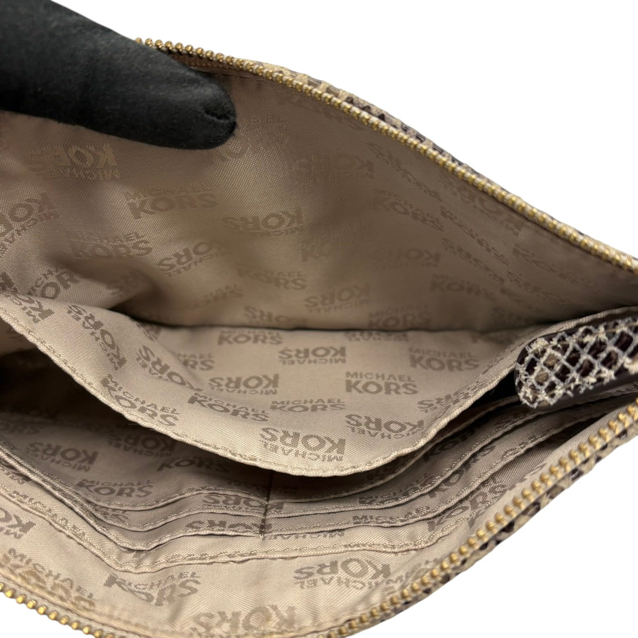 マイケルコース MICHAEL KORS ポーチ クラッチバッグ セカンドバッグ 小物入れ パイソン柄 型押し レザー 本革 ゴールド金具 ロゴプレート モノグラム ストラップ付 レディース カバン 鞄 アクセサリーポーチ コスメポーチ エレガント H4