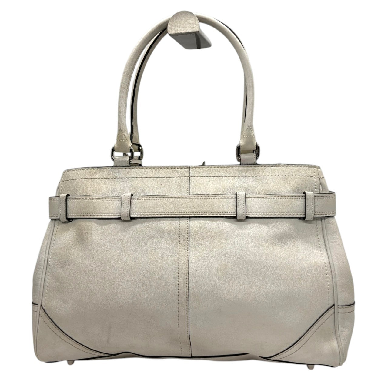コーチ COACH ハンドバッグ トートバッグ レザー 本革 ホワイト 白 ワンショルダー 肩掛け可 自立可 A4収納可 大容量 通勤 通学 タッセル チャーム付 シルバー金具 クラシック エレガント レディース 鞄 カバン 美品 F08A71 s22
