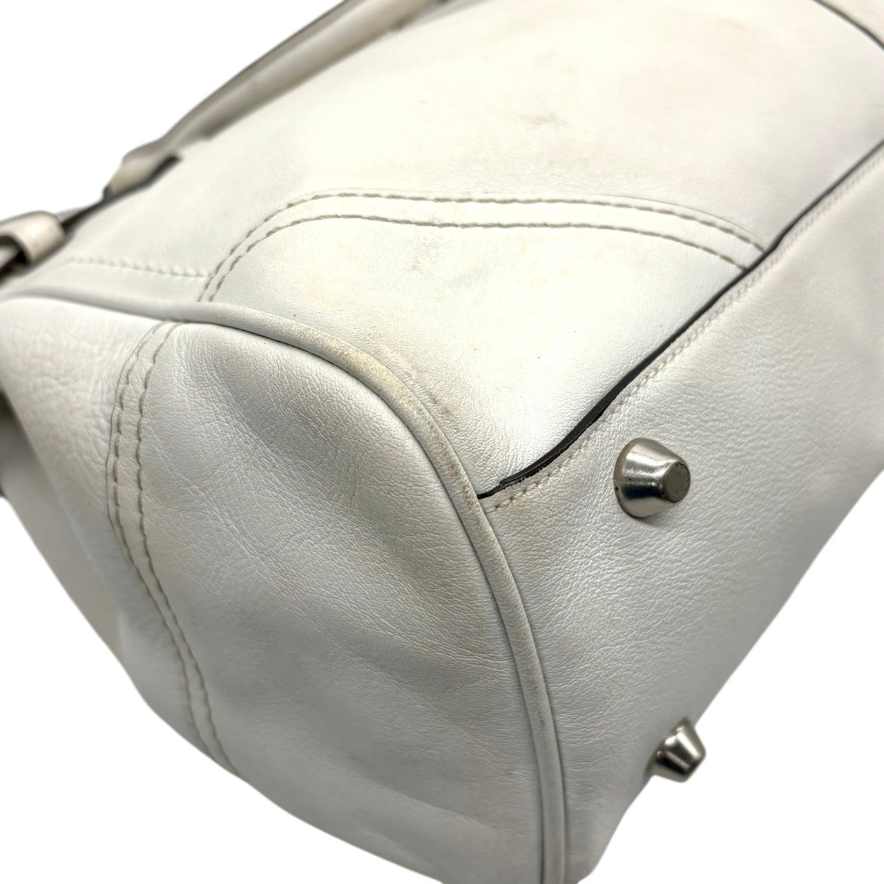 コーチ COACH ハンドバッグ トートバッグ レザー 本革 ホワイト 白 ワンショルダー 肩掛け可 自立可 A4収納可 大容量 通勤 通学 タッセル チャーム付 シルバー金具 クラシック エレガント レディース 鞄 カバン 美品 F08A71 s22