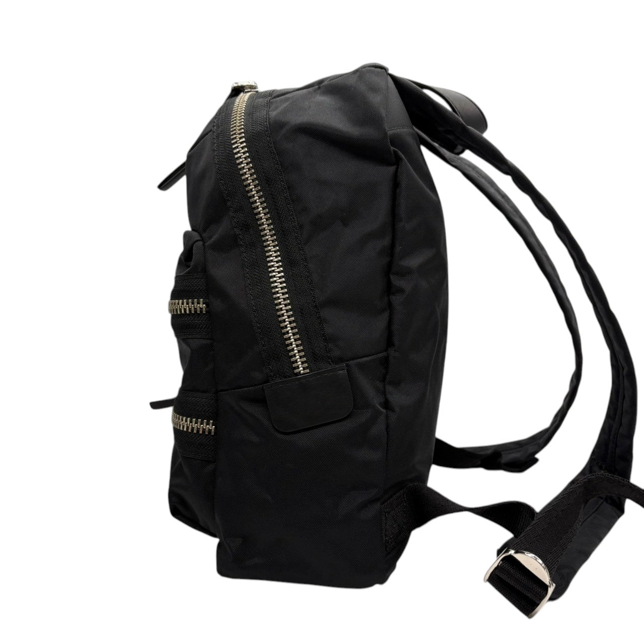マークジェイコブス MARC JACOBS リュック バックパック デイパック ナイロン ブラック 黒 シルバー金具 軽量 大容量 A4収納可 通勤 通学 旅行 カジュアル モード スタイリッシュ レディース メンズ ユニセックス 美品 状態良好 人気 s22