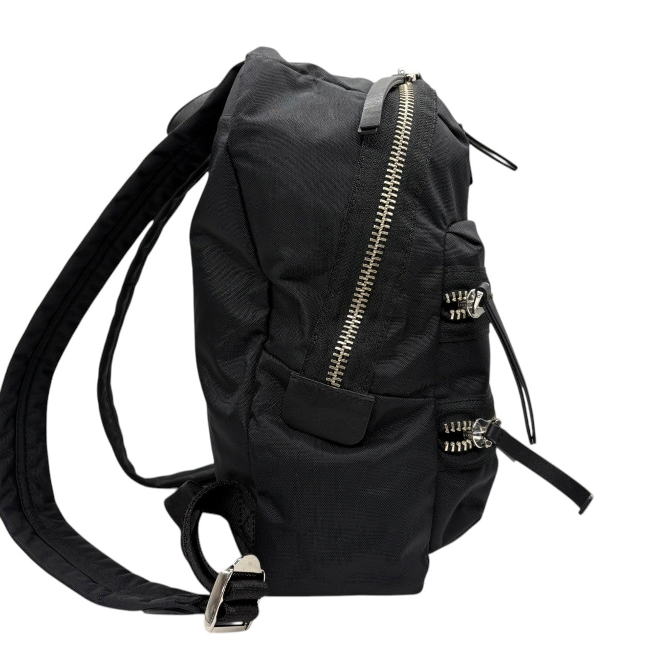マークジェイコブス MARC JACOBS リュック バックパック デイパック ナイロン ブラック 黒 シルバー金具 軽量 大容量 A4収納可 通勤 通学 旅行 カジュアル モード スタイリッシュ レディース メンズ ユニセックス 美品 状態良好 人気 s22