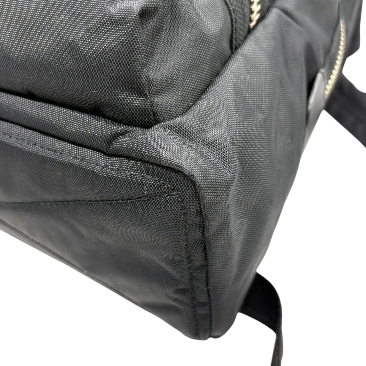 マークジェイコブス MARC JACOBS リュック バックパック デイパック ナイロン ブラック 黒 シルバー金具 軽量 大容量 A4収納可 通勤 通学 旅行 カジュアル モード スタイリッシュ レディース メンズ ユニセックス 美品 状態良好 人気 s22