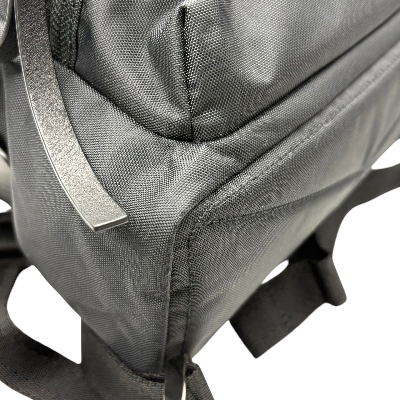マークジェイコブス MARC JACOBS リュック バックパック デイパック ナイロン ブラック 黒 シルバー金具 軽量 大容量 A4収納可 通勤 通学 旅行 カジュアル モード スタイリッシュ レディース メンズ ユニセックス 美品 状態良好 人気 s22