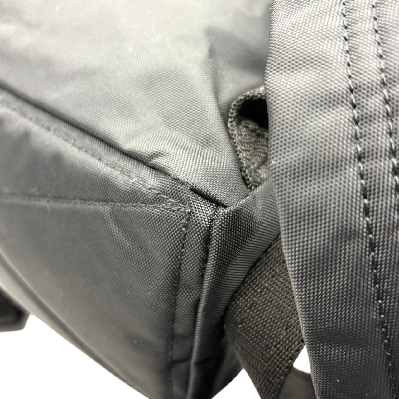 マークジェイコブス MARC JACOBS リュック バックパック デイパック ナイロン ブラック 黒 シルバー金具 軽量 大容量 A4収納可 通勤 通学 旅行 カジュアル モード スタイリッシュ レディース メンズ ユニセックス 美品 状態良好 人気 s22