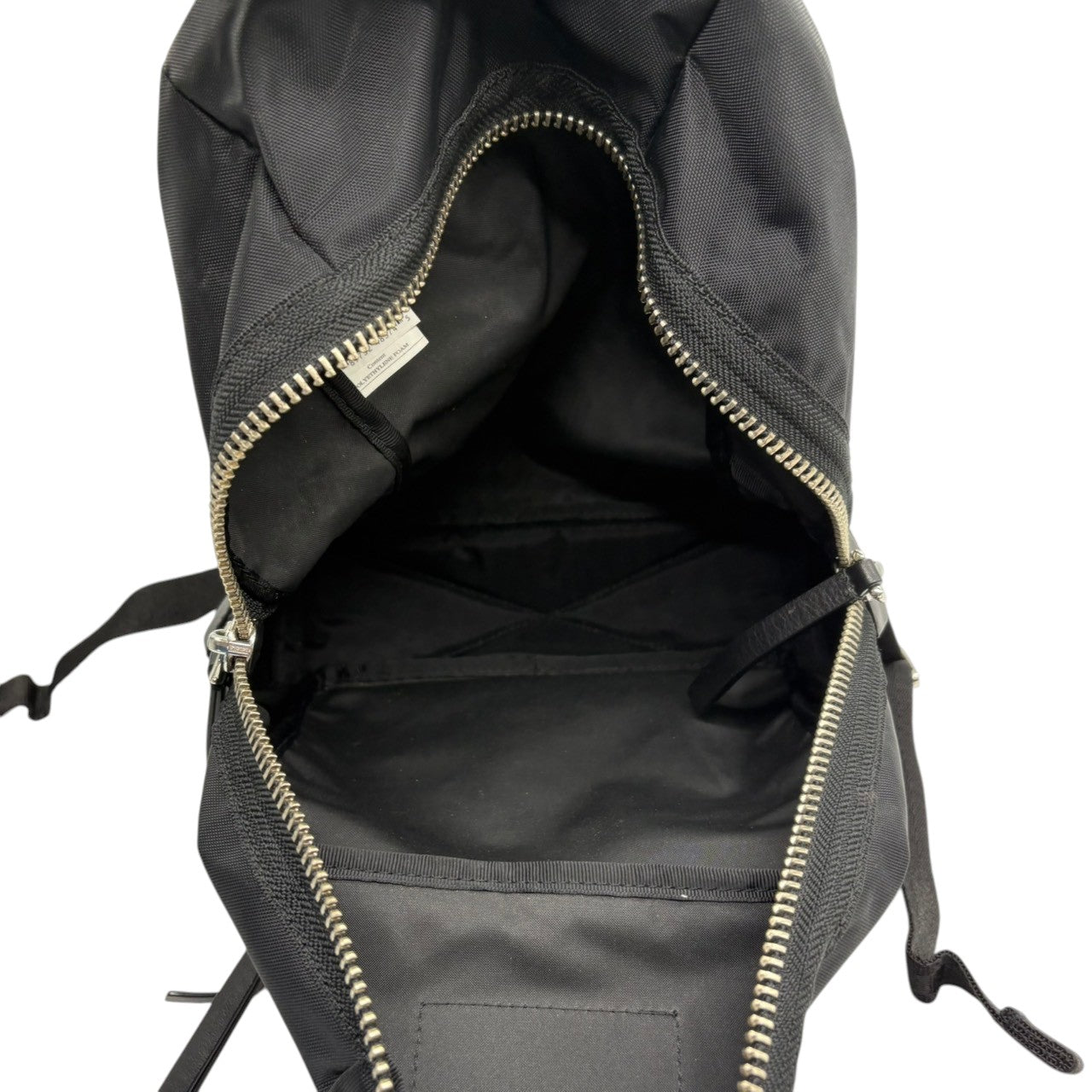 マークジェイコブス MARC JACOBS リュック バックパック デイパック ナイロン ブラック 黒 シルバー金具 軽量 大容量 A4収納可 通勤 通学 旅行 カジュアル モード スタイリッシュ レディース メンズ ユニセックス 美品 状態良好 人気 s22