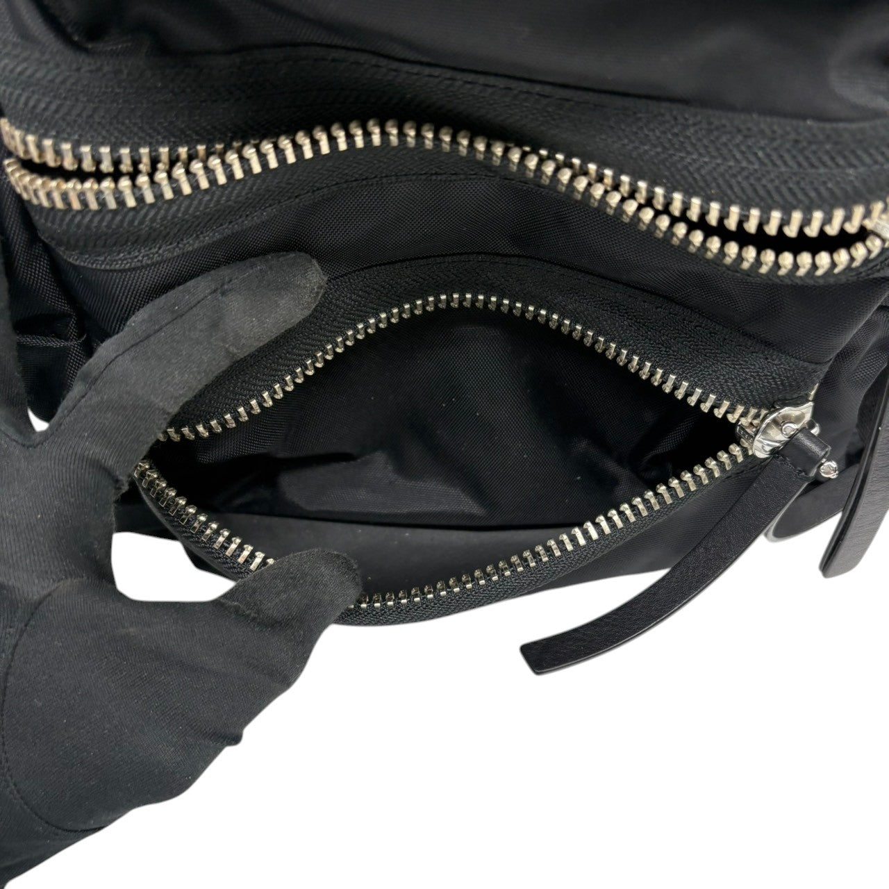 マークジェイコブス MARC JACOBS リュック バックパック デイパック ナイロン ブラック 黒 シルバー金具 軽量 大容量 A4収納可 通勤 通学 旅行 カジュアル モード スタイリッシュ レディース メンズ ユニセックス 美品 状態良好 人気 s22