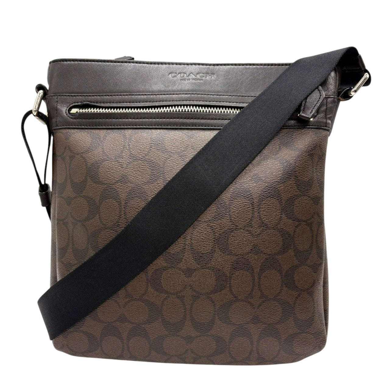 美品 コーチ COACH ショルダーバッグ メッセンジャーバッグ クロスボディ 斜め掛け可 シグネチャー PVC レザー 本革 ブラウン ブラック 茶 黒 シルバー金具 メンズ レディース ユニセックス 鞄 カバン 通勤 通学 お出かけ 普段使い s21