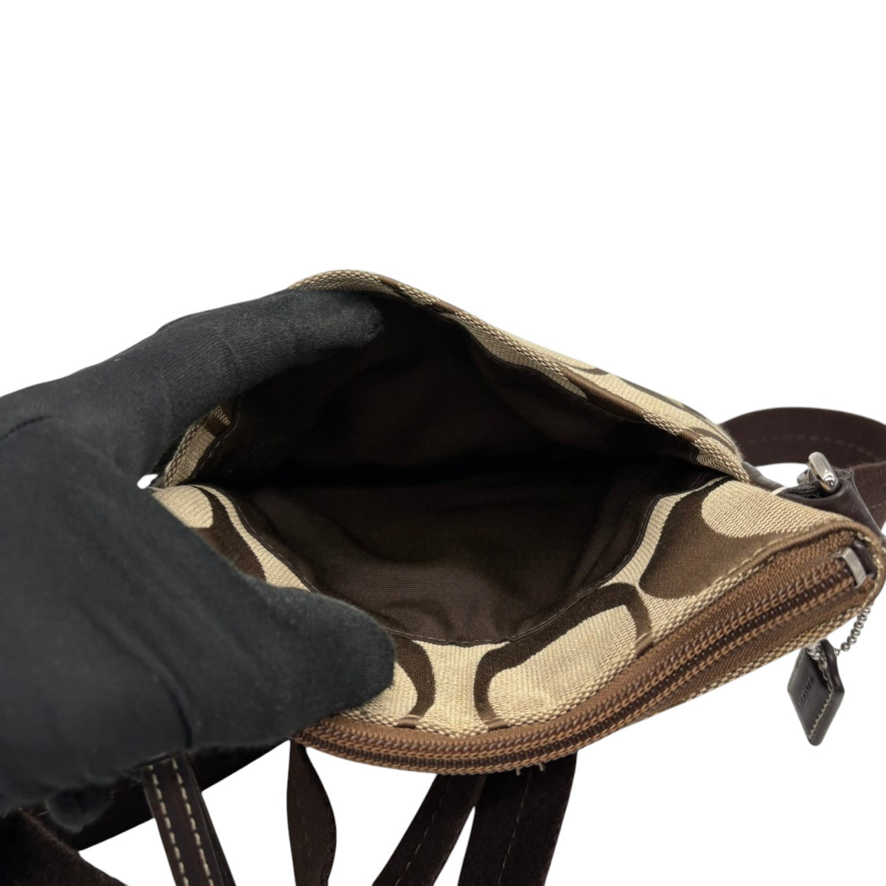 【美品】コーチ COACH ショルダーバッグ サコッシュ クロスボディ 斜め掛け可 シグネチャー キャンバス レザー 本革 ブラウン 茶 ベージュ シルバー金具 スリム 軽量 コンパクト レディース メンズ ユニセックス 鞄 カバン お出かけ s21