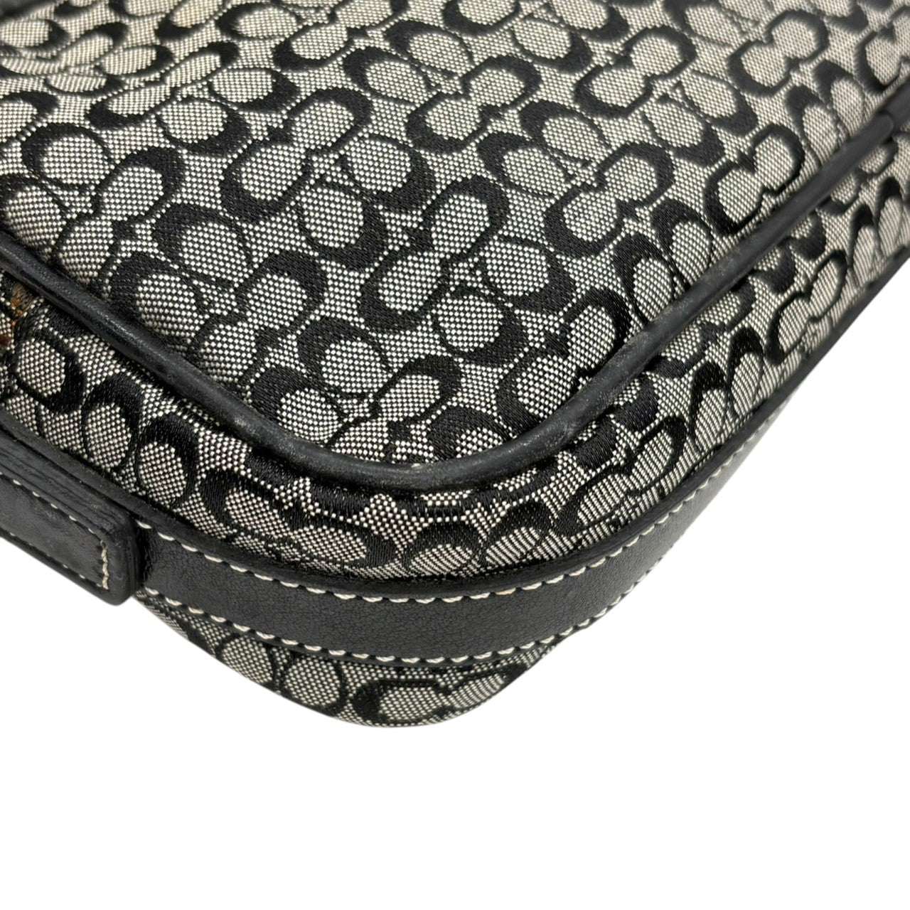 【良品】コーチ COACH ショルダーバッグ サコッシュ クロスボディ 斜め掛け可 ミニシグネチャー キャンバス レザー 本革 ブラック 黒 グレー シルバー金具 ミニバッグ ポシェット エレガント 鞄 カバン レディース 上品 高級 6341 s20