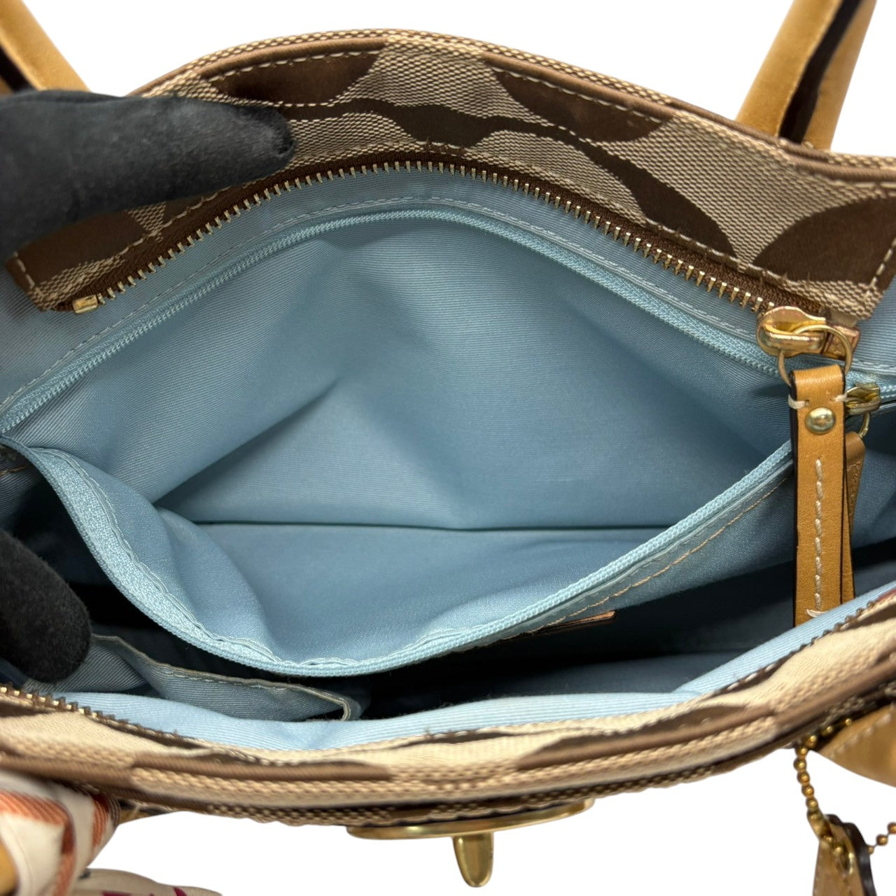 コーチ COACH ハンドバッグ トートバッグ シグネチャー キャンバス レザー 本革 ブラウン 茶色 ベージュ ゴールド金具 ワンショルダー 肩掛け 自立可 ターンロック スカーフチャーム 鞄 カバン レディース お出かけ 普段使い F12463 s20