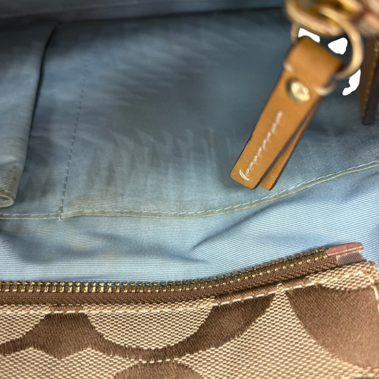 コーチ COACH ハンドバッグ トートバッグ シグネチャー キャンバス レザー 本革 ブラウン 茶色 ベージュ ゴールド金具 ワンショルダー 肩掛け 自立可 ターンロック スカーフチャーム 鞄 カバン レディース お出かけ 普段使い F12463 s20