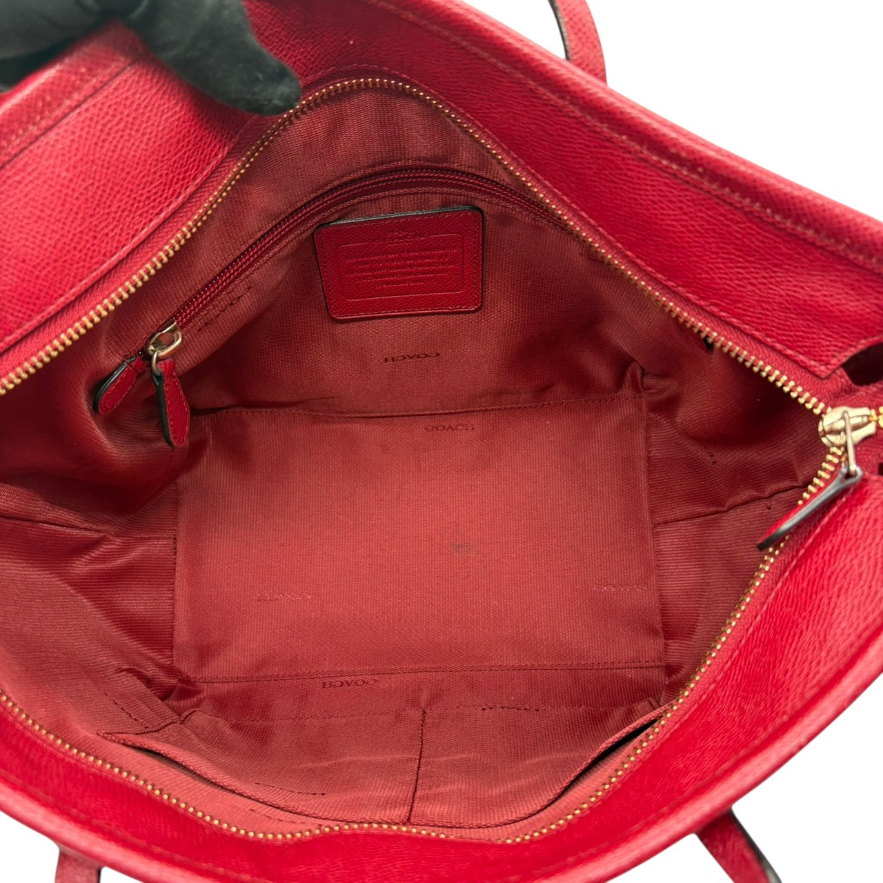 COACH コーチ レザートートバッグ タクシー ジップ レッド 赤 ゴールド金具 エレガント クラシック ワンショルダー 肩掛け 自立可 レディース 通勤 通学 デイリーユース お出かけ 大容量 収納力抜群 高級感 上品 カジュアル s20