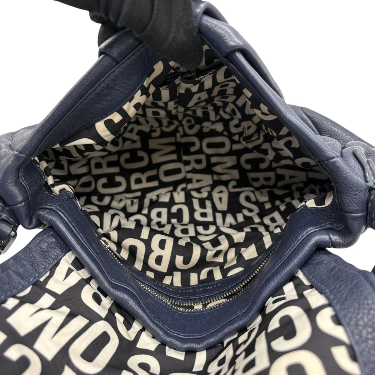 マークバイマークジェイコブス Y2K MARC BY MARC JACOBS ハンドバッグ レザー 本革 ブルー ネイビー 青 紺色 レディース エレガント クラシック カジュアル デイリー フラップ ロゴ シルバー金具 お出かけ 上品 シンプル 鞄 s20