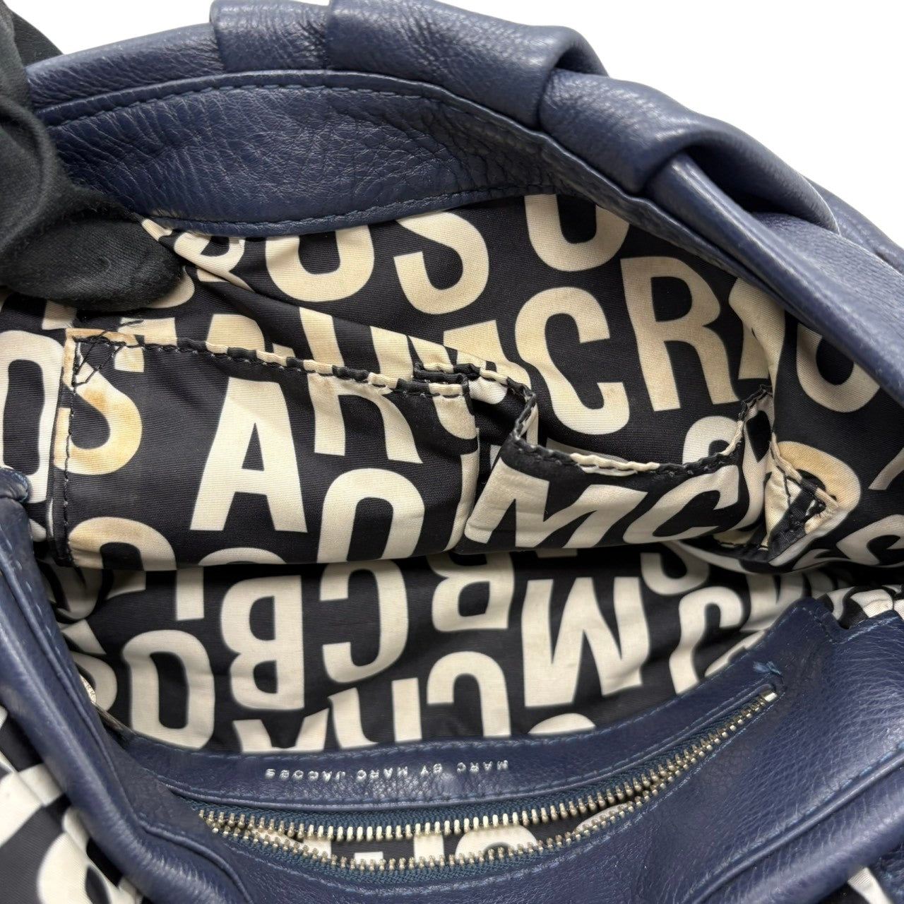 マークバイマークジェイコブス Y2K MARC BY MARC JACOBS ハンドバッグ レザー 本革 ブルー ネイビー 青 紺色 レディース エレガント クラシック カジュアル デイリー フラップ ロゴ シルバー金具 お出かけ 上品 シンプル 鞄 s20