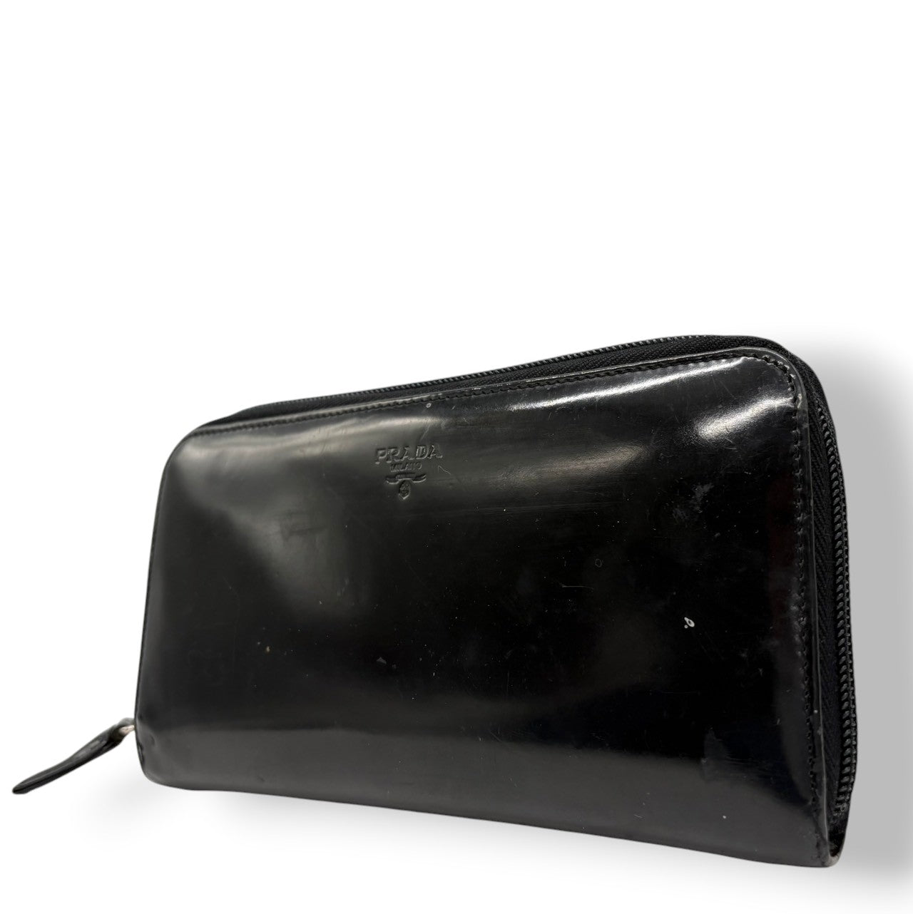 プラダ PRADA 長財布 ラウンドファスナー ロングウォレット エナメル パテントレザー ブラック 黒 ロゴ 刻印 クラシック エレガント レディース ユニセックス 男女兼用 お出かけ ビジネス カジュアル シンプル 上品 高級 贈り物 ギフト 大容量 w2