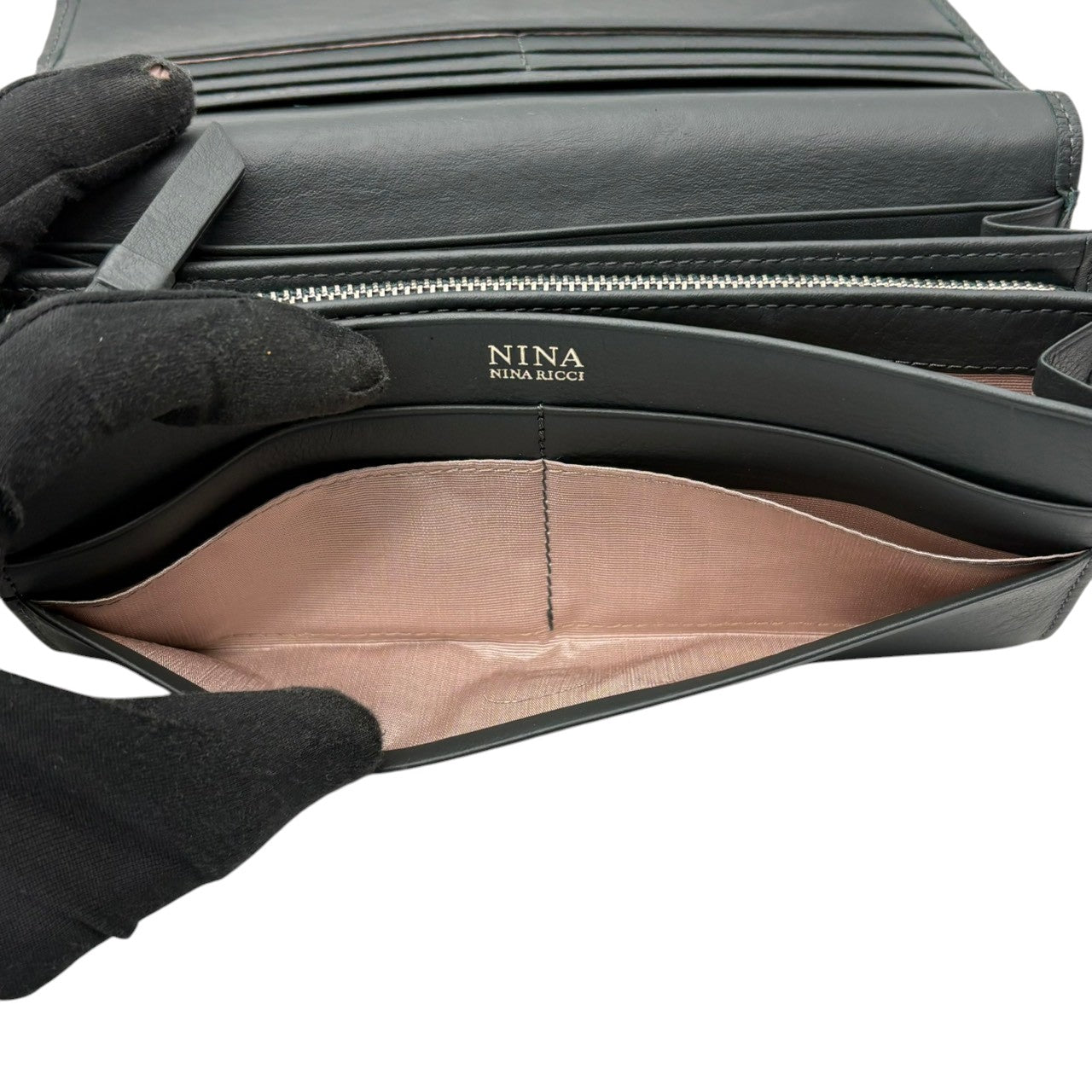【極美品】ニナリッチ NINA RICCI 長財布 フラップ L字ファスナー レザー グレー 灰色 レディース エレガント ビンテージ クラシック お出かけ デイリー 人気 上品 高級 シンプル 無地 カジュアル トレンド おしゃれ 大人 実用的 w2