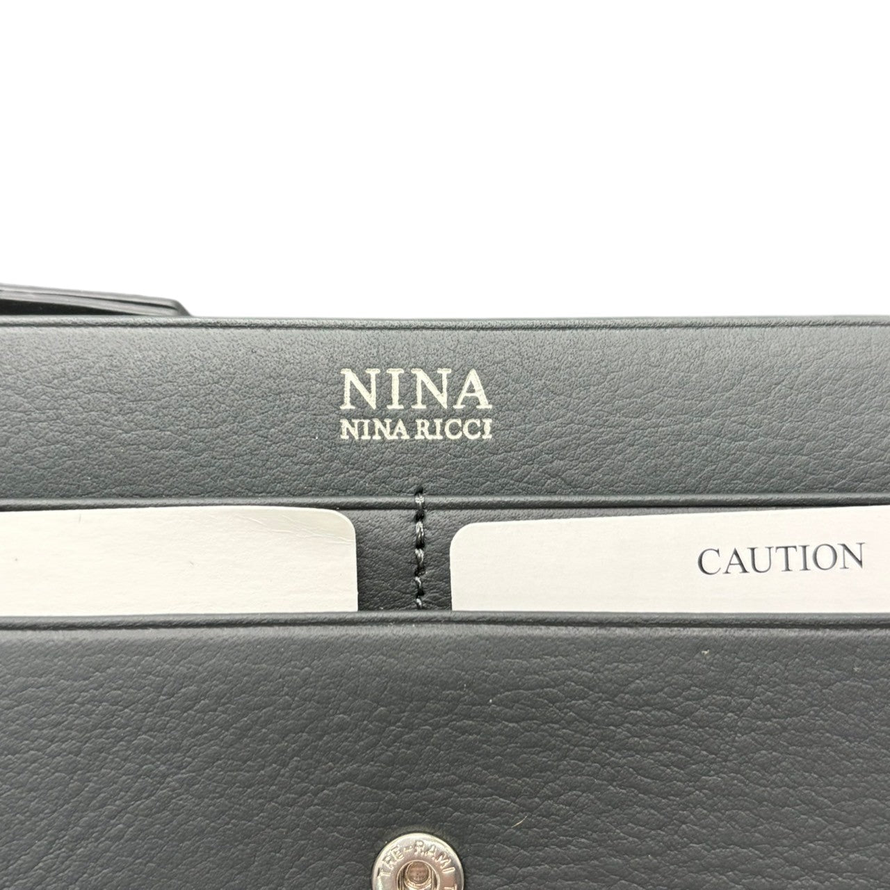 【極美品】ニナリッチ NINA RICCI 長財布 フラップ L字ファスナー レザー グレー 灰色 レディース エレガント ビンテージ クラシック お出かけ デイリー 人気 上品 高級 シンプル 無地 カジュアル トレンド おしゃれ 大人 実用的 w2