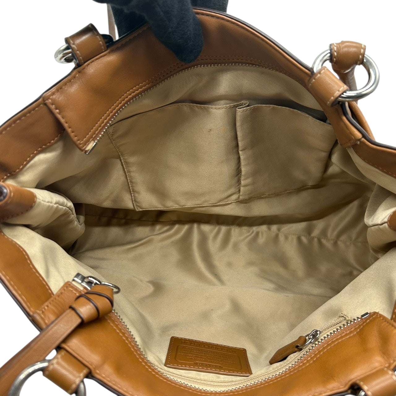 美品 コーチ COACH パーク レザー キャリーオール トートバッグ ショルダーバッグ F19728 本革 キャメル ライトブラウン 茶 A4収納可 肩掛け ワンショルダー シルバー金具 チャーム付 通勤 通学 ビジネス レディース E6