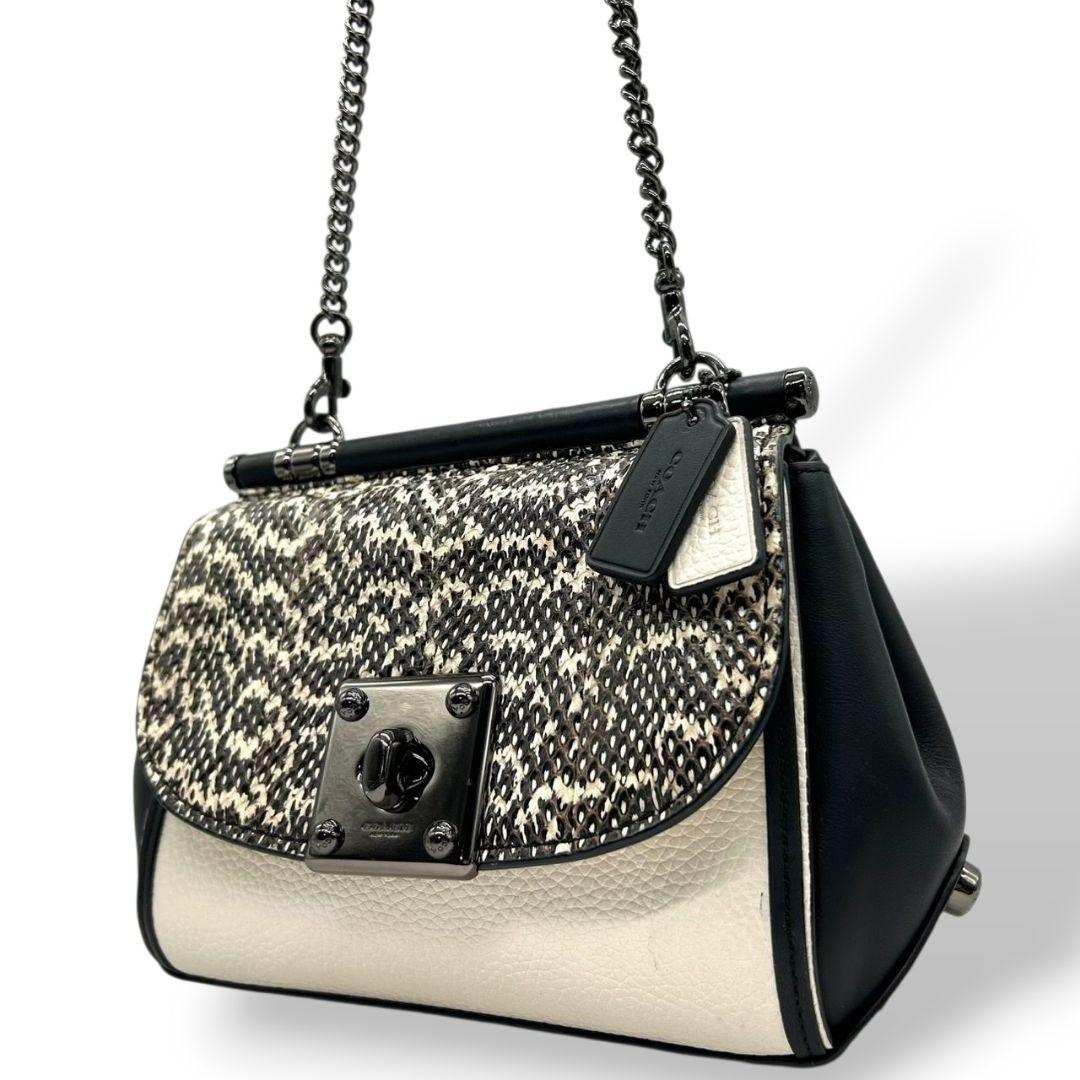 コーチ ショルダーバッグ 黒 ブラック 白 ホワイト 型押し フラップ チェーン ターンロック レザー 本革 斜め掛け可 自立可 チャーム付き ロゴプレート 本物保証 鑑定済 オシャレ COACH 59498 s67