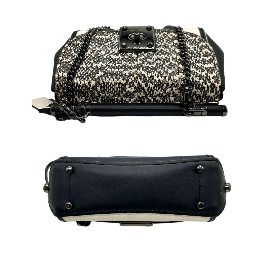 コーチ ショルダーバッグ 黒 ブラック 白 ホワイト 型押し フラップ チェーン ターンロック レザー 本革 斜め掛け可 自立可 チャーム付き ロゴプレート 本物保証 鑑定済 オシャレ COACH 59498 s67