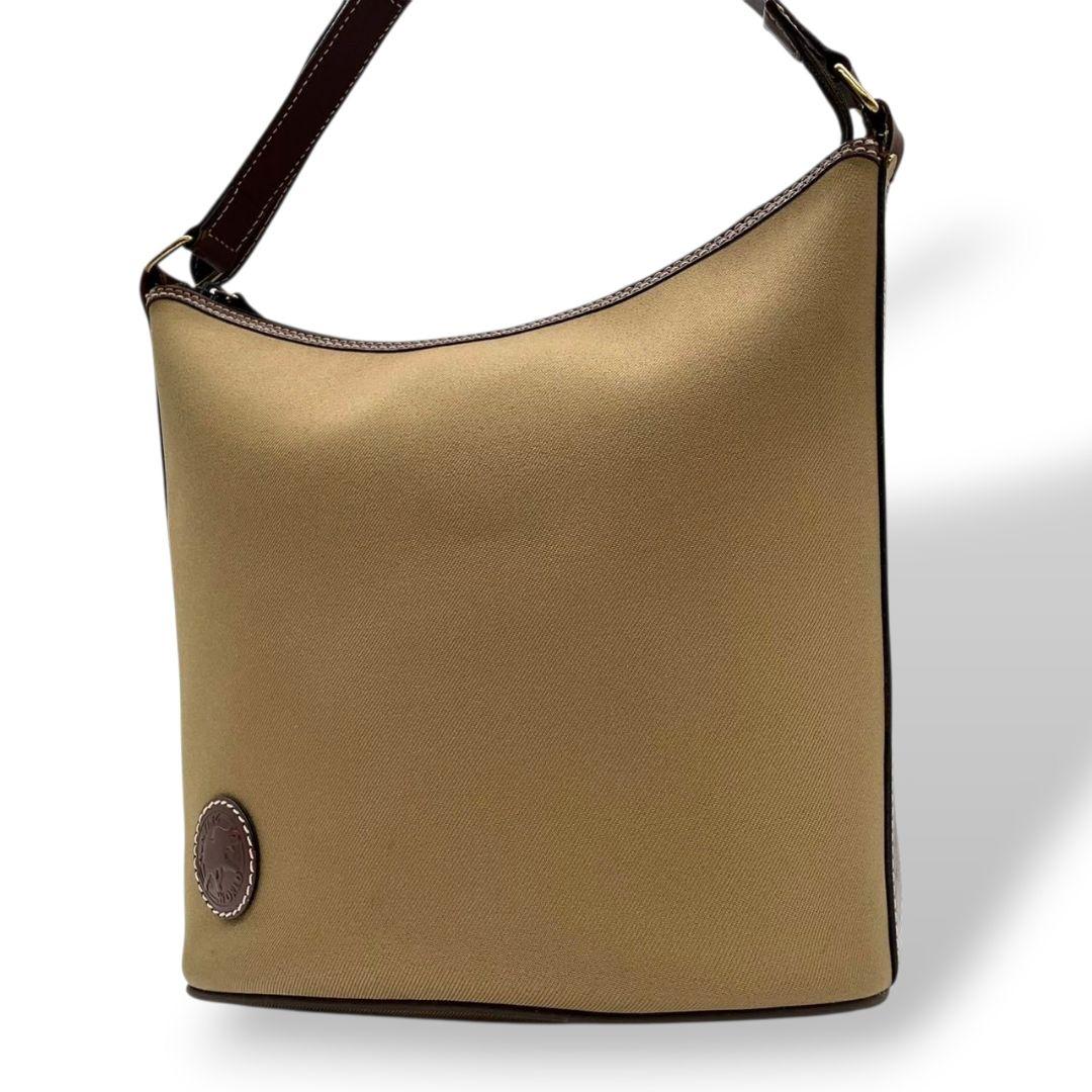 ハンティングワールド ショルダーバッグ カーキ ロゴ 斜め掛け可 キャンバス T1 HUNTING WORLD レザー 本革 ゴールド金具 ロゴプレート サファリトゥデイ クラシック