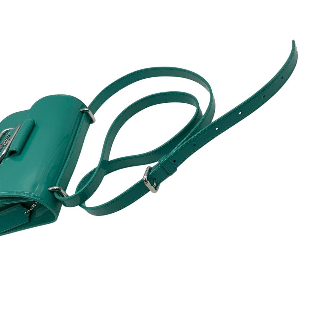 美品 コーチ ショルダーバッグ 緑 エメラルドグリーン パテントレザー エナメル フラップ ロゴチャーム 斜め掛け可 バンディット 自立可 シルバー金具 本物保証 鑑定済 COACH CR287 K