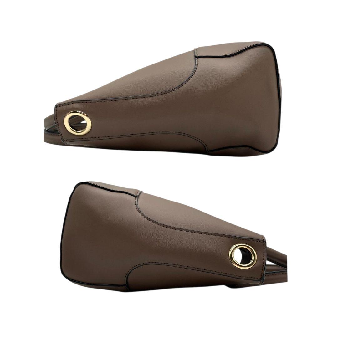 ノーブランド　ハンドバッグ　茶　フラップ　2way　レザー　s69　ショルダーバッグ　トートバッグ　斜め掛け可　本革　ゴールド金具　ターンロック　ブラウン