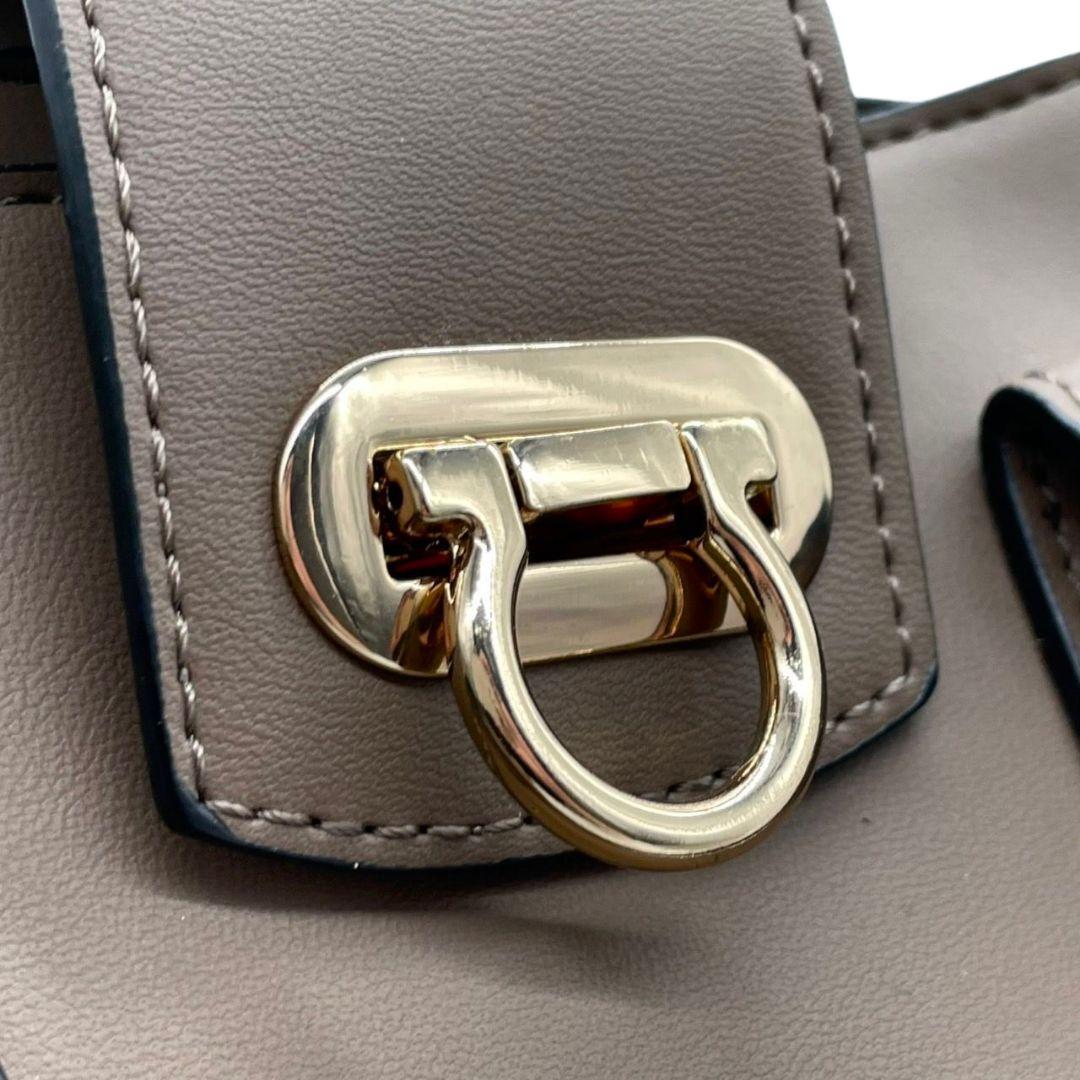 ノーブランド　ハンドバッグ　茶　フラップ　2way　レザー　s69　ショルダーバッグ　トートバッグ　斜め掛け可　本革　ゴールド金具　ターンロック　ブラウン