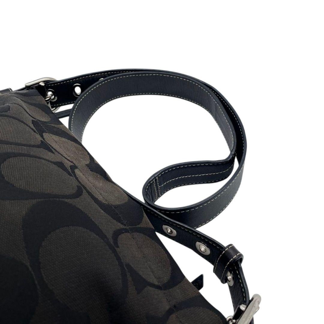 コーチ　ショルダーバッグ　黒　シグネチャー　斜め掛け可　キャンバス　T8　COACH　レザー　本革　ロゴタグ　シルバー金具　F15068　ブラック