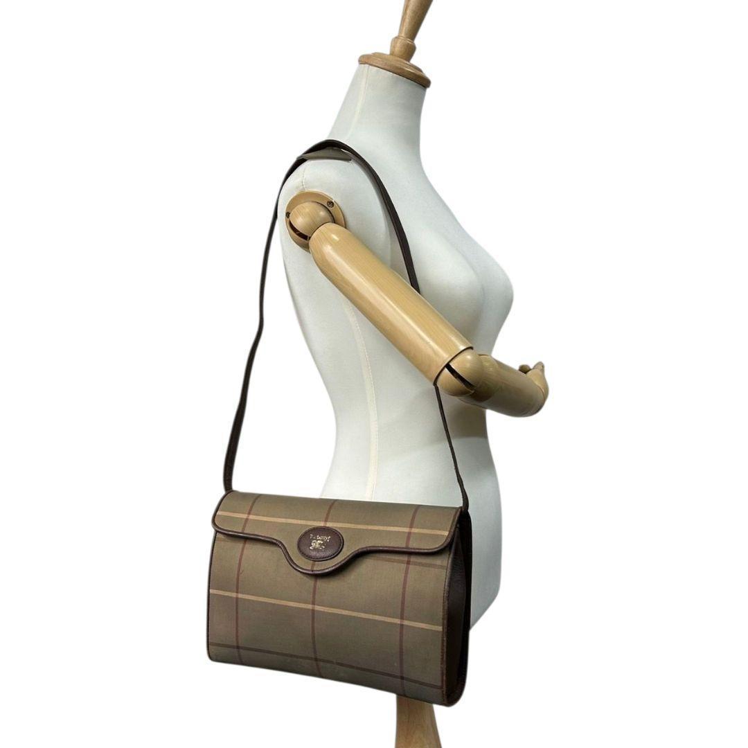 バーバリー ショルダーバッグ 茶 ブラウン ベージュ ノバチェック フラップ 斜め掛け可 ナイロン レザー 本革 ロゴプレート シルバー金具 Burberrys’ おしゃれ 本物保証 鑑定済 スピード発送