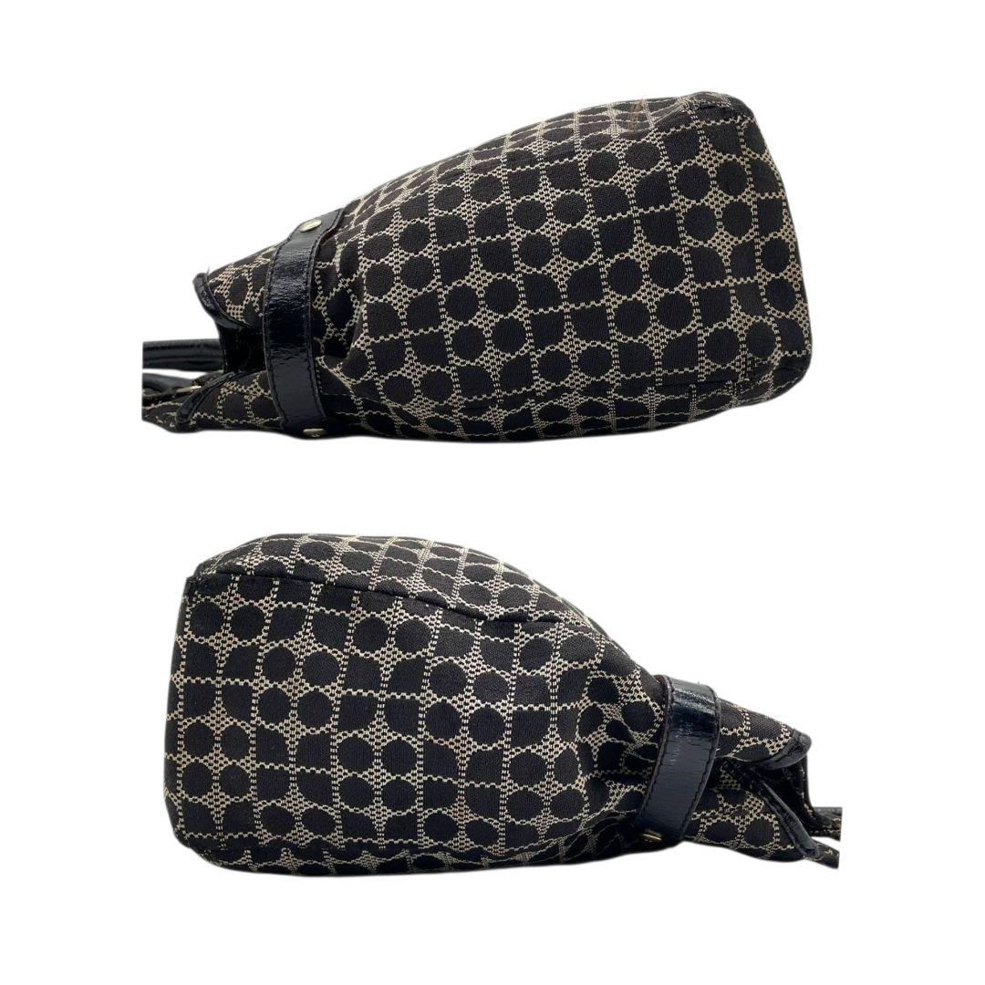 ケイトスペード　トートバッグ　黒　総柄　A4収納　ワンショルダー　本革　T4　ハンドバッグ　kate spade　キャンバス　パテントレザー　肩掛け可　肩かけ可　ロゴプレート　シルバー金具　ブラック