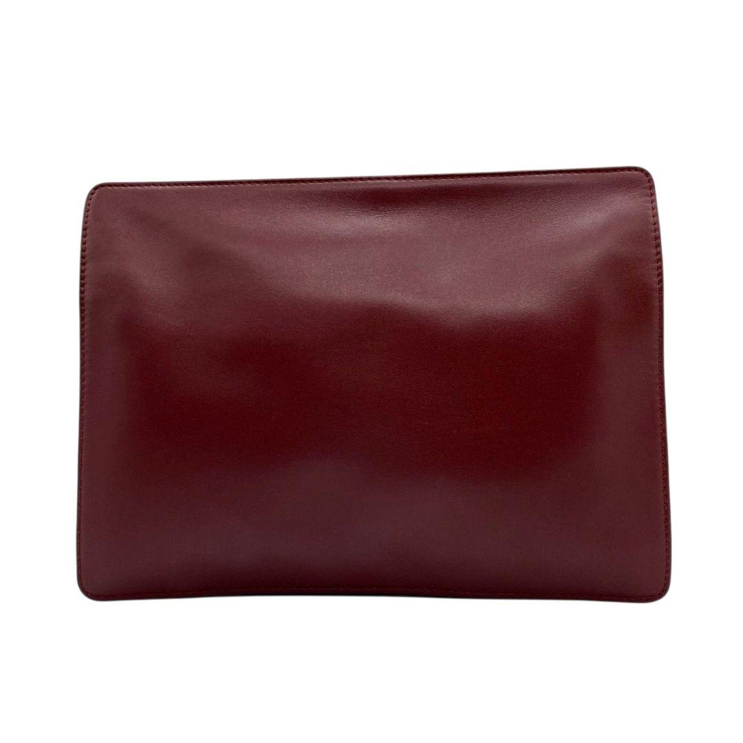 カルティエ セカンドバッグ ワインレッド 赤 レッド マストライン ロゴ フラップ クラッチバッグ レザー 本革 ゴールド金具 ロゴプレート Cartier 高級感 上品 通勤 通学