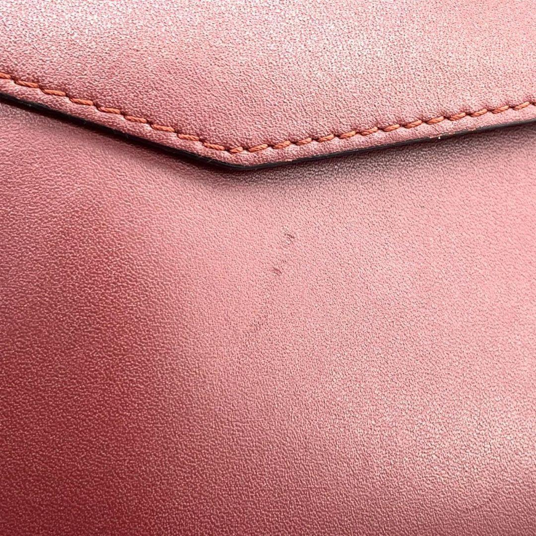 カルティエ セカンドバッグ ワインレッド 赤 レッド マストライン ロゴ フラップ クラッチバッグ レザー 本革 ゴールド金具 ロゴプレート Cartier 高級感 上品 通勤 通学